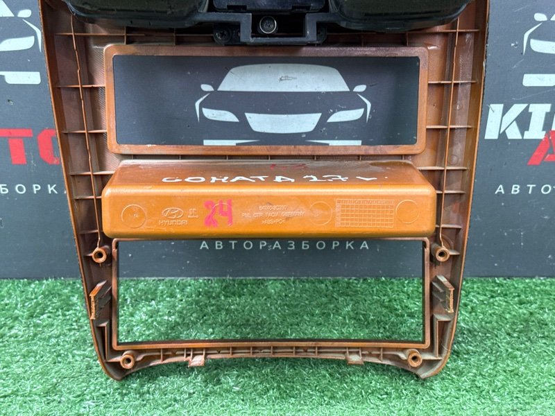 Рамка магнитолы с дефлекторами Hyundai Sonata 4