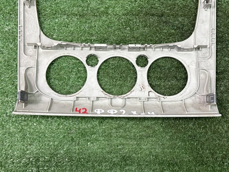 Рамка магнитолы Ford Focus 2