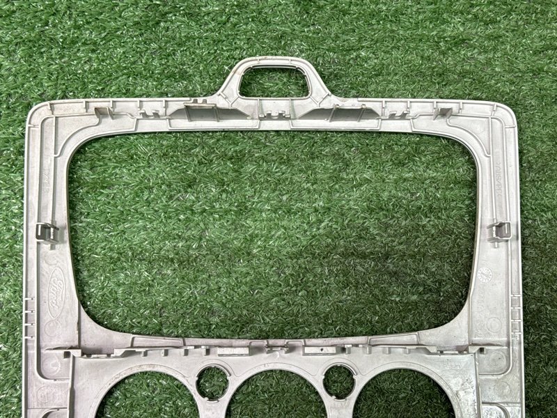 Рамка магнитолы Ford Focus 2