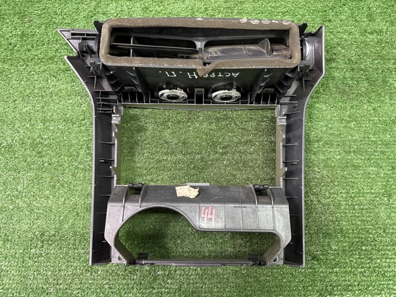 Рамка магнитолы с дефлекторами Opel Astra