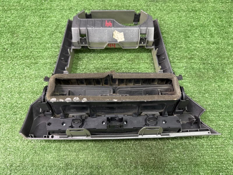 Рамка магнитолы с дефлекторами Opel Astra