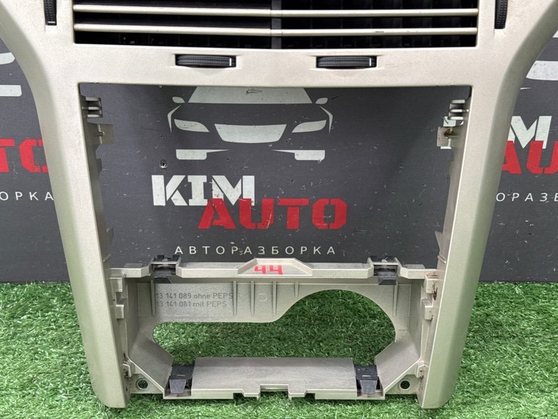 Рамка магнитолы с дефлекторами Opel Astra