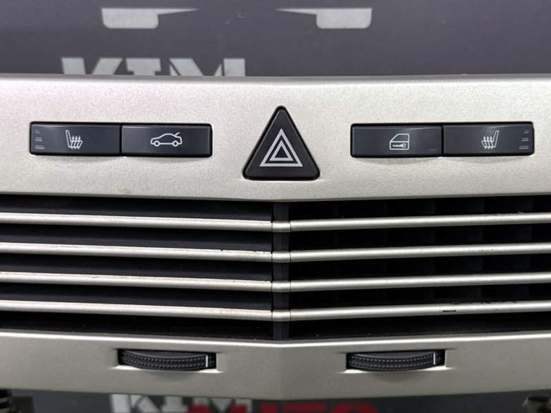 Рамка магнитолы с дефлекторами Opel Astra