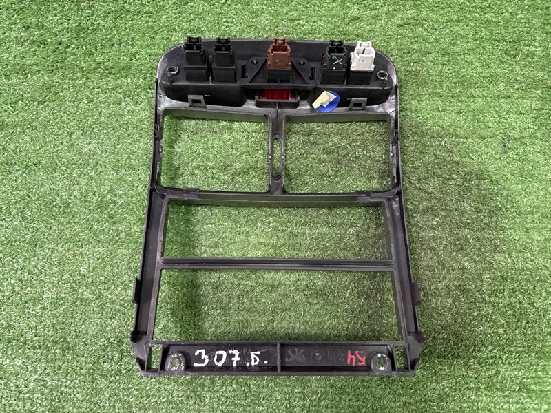 Рамка магнитолы Peugeot 307