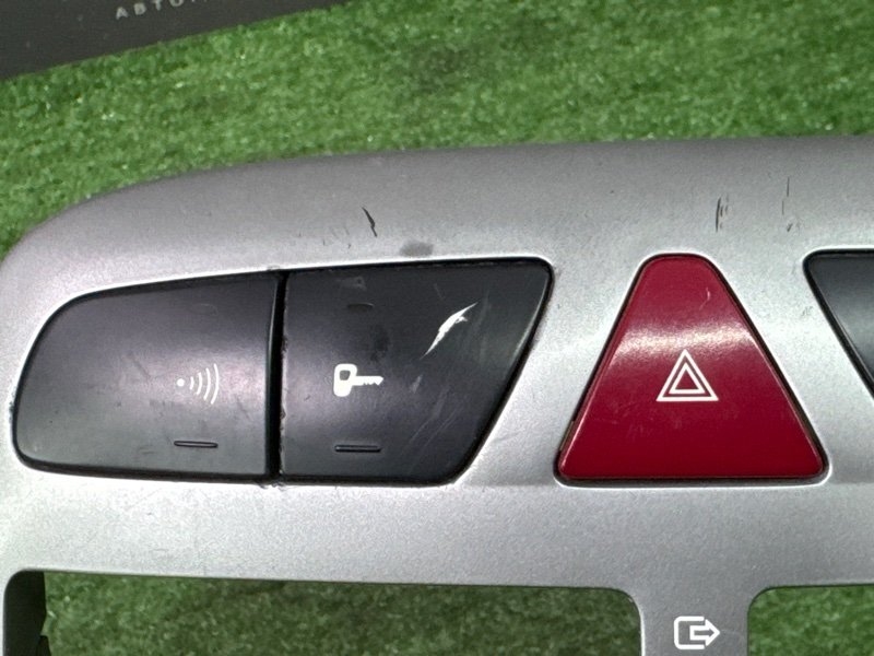 Рамка магнитолы Peugeot 307