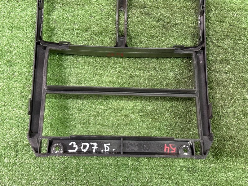 Рамка магнитолы Peugeot 307