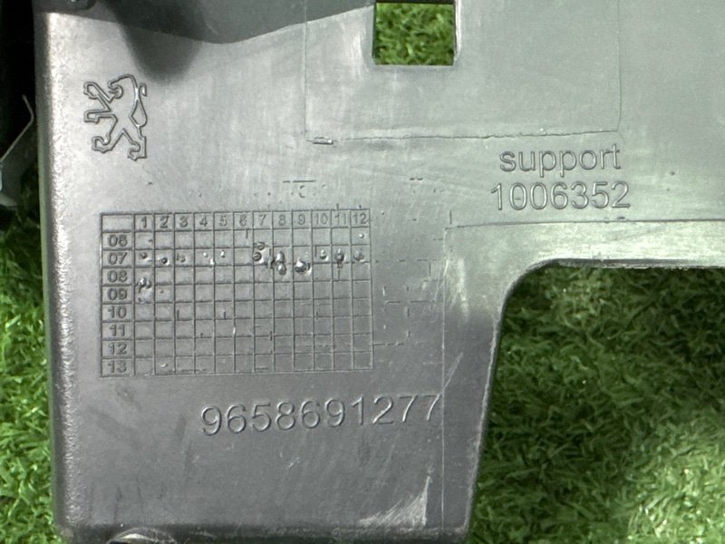 Консоль КПП Peugeot 308