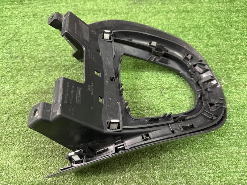 Консоль КПП Peugeot 308