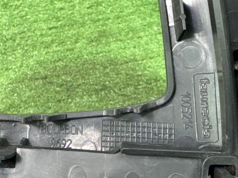 Консоль КПП Peugeot 308