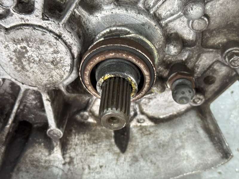 МКПП 6-ст. с повреждениями Kia Cerato 2