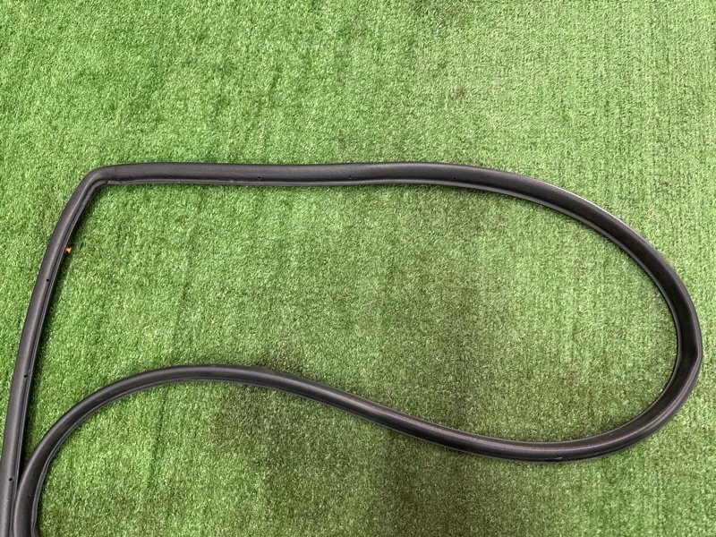 Уплотнитель двери Hyundai i30 2013