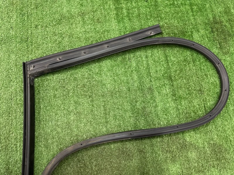 Уплотнитель двери Hyundai i30 2013