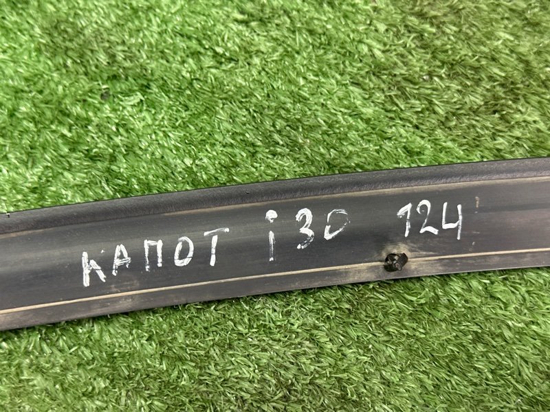 Уплотнитель капота Hyundai i30 2013