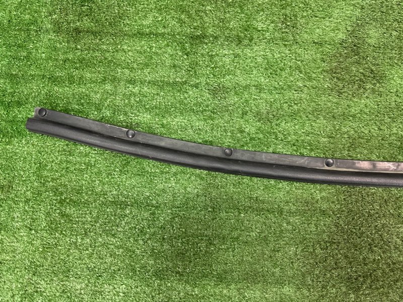 Уплотнитель капота Hyundai i30 2013