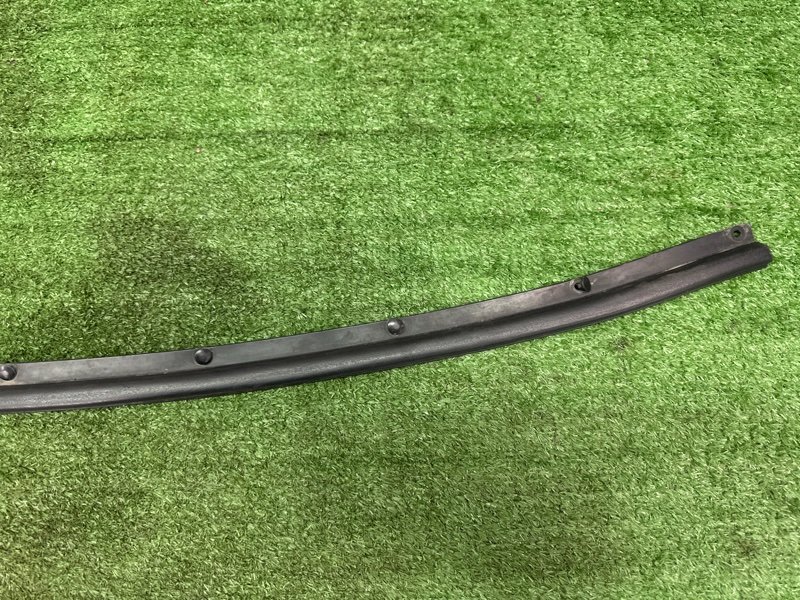 Уплотнитель капота Hyundai i30 2013