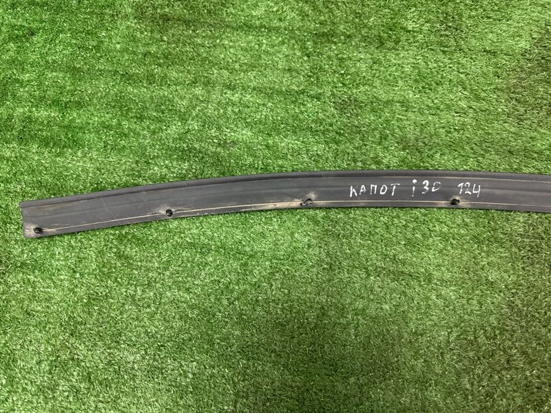 Уплотнитель капота Hyundai i30 2013