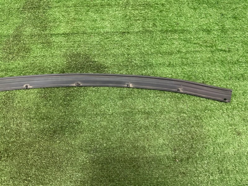 Уплотнитель капота Hyundai i30 2013