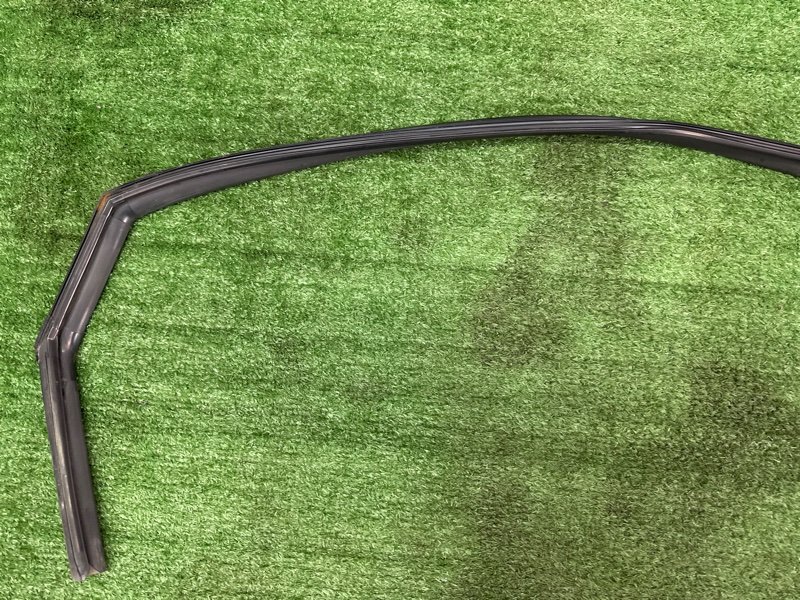 Уплотнитель стекла направляющий Hyundai i30 2013