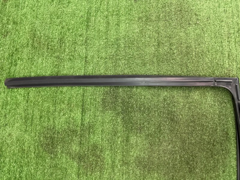 Уплотнитель стекла направляющий Hyundai i30 2013