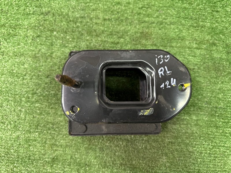 Кронштейн усилителя бампера Hyundai i30 2013