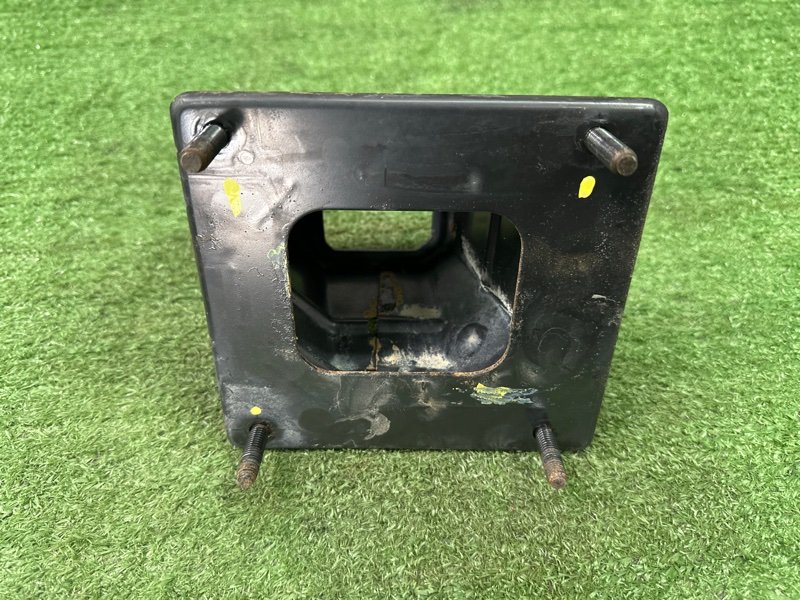 Кронштейн усилителя бампера Hyundai i30 2013