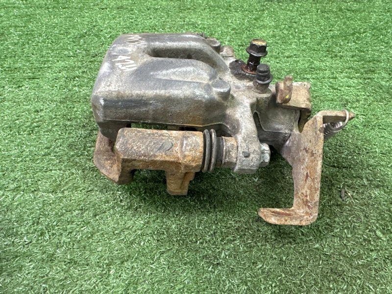 Суппорт тормозной Hyundai i30 2013