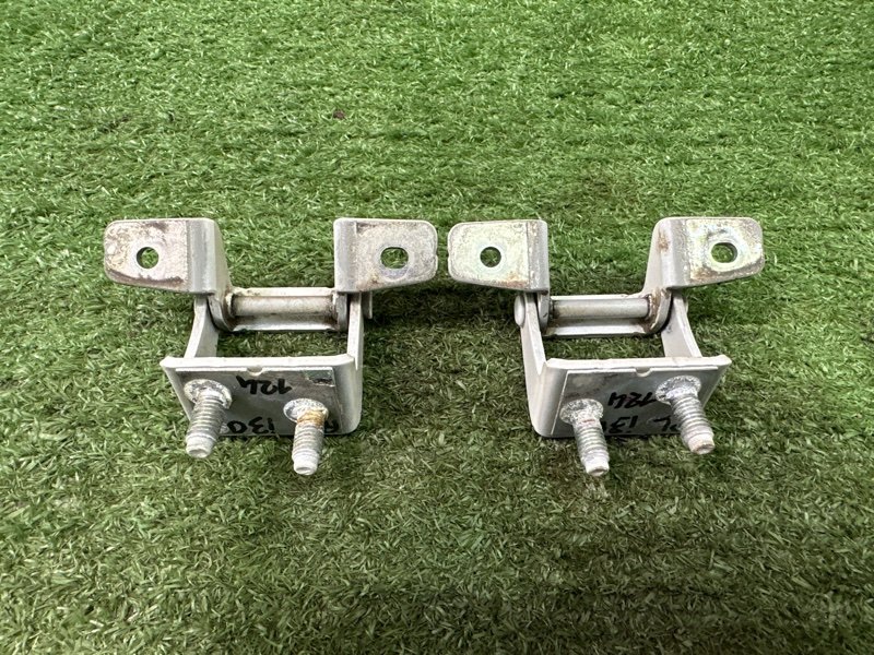 Петли крышки багажника Hyundai i30 2013