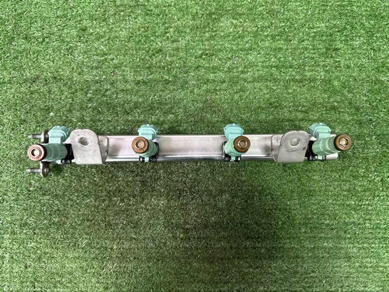 Топливная рейка с форсунками Hyundai i30 2013