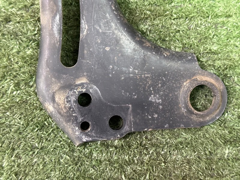 Кронштейн генератора Hyundai i30 2013