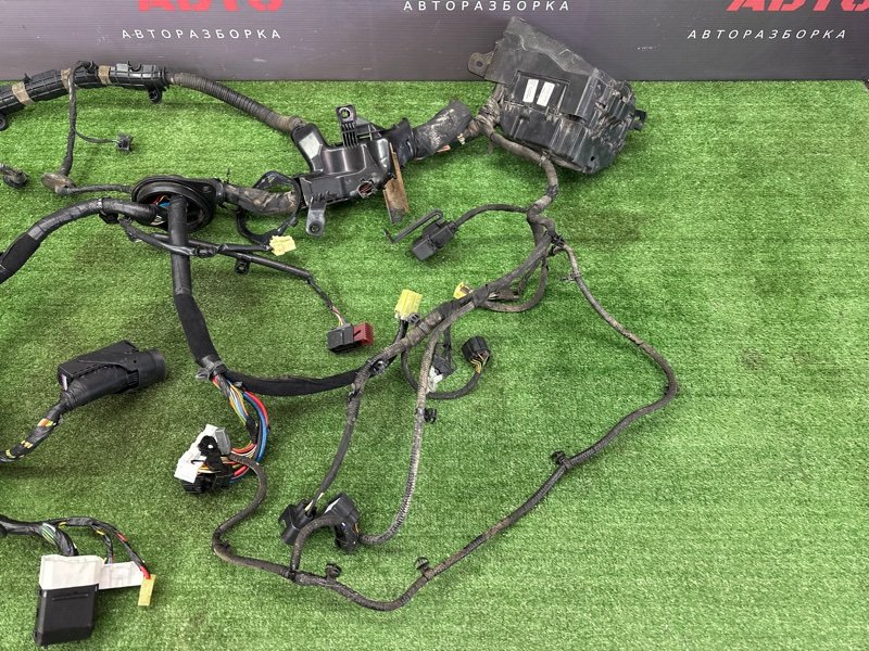 Проводка моторного отсека с блоком предохранителей Hyundai i30 2013
