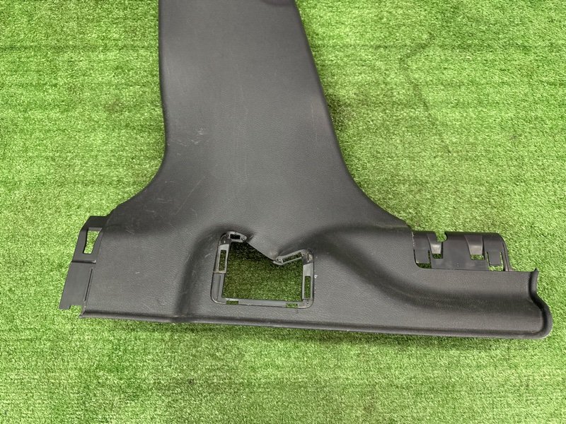 Накладка центральной стойки нижняя Honda Civic