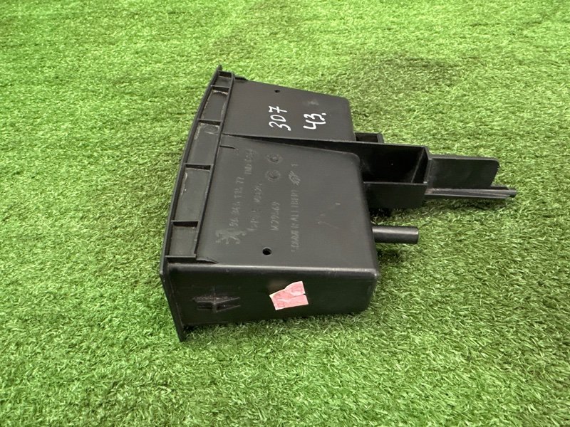 Ящик центральной консоли Peugeot 307