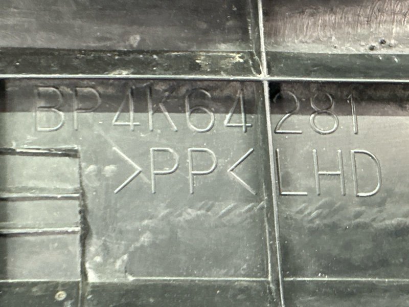 Накладка торпедо нижняя левая Mazda 3 BK