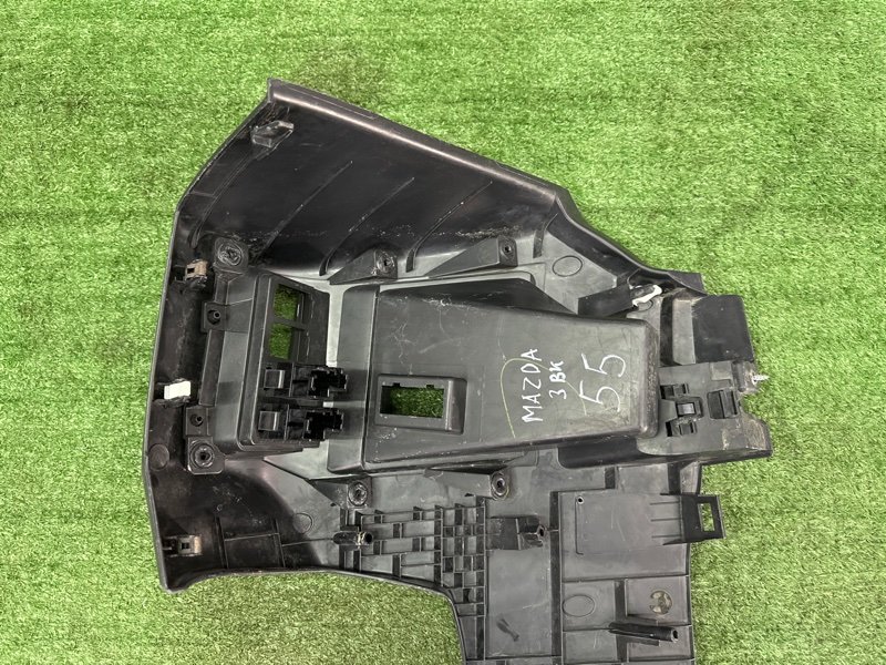 Накладка торпедо нижняя левая Mazda 3 BK