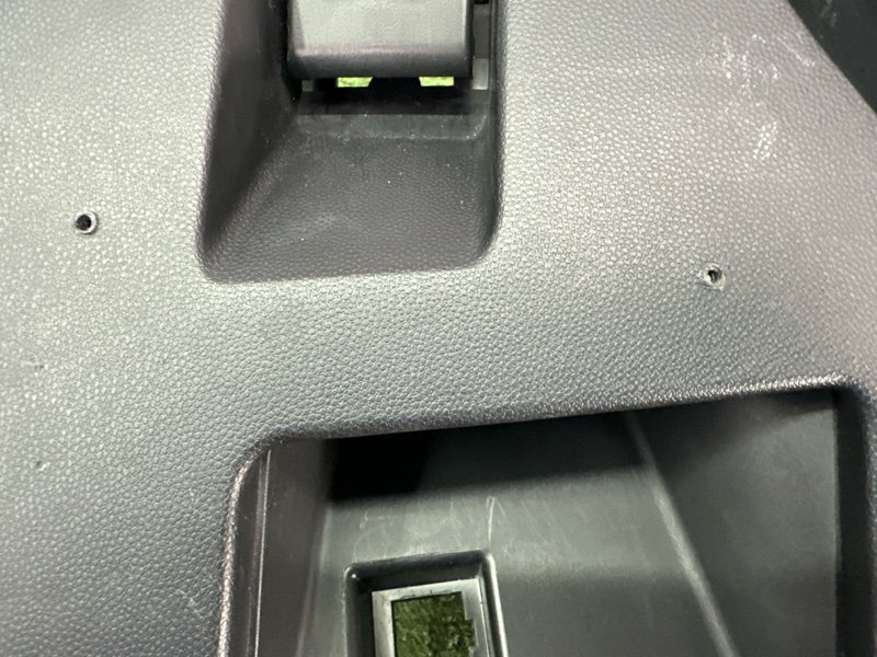 Накладка торпедо нижняя левая Mazda 3 BK