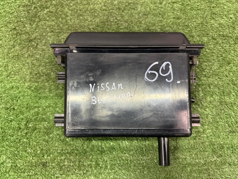 Ящик центральной консоли Nissan Bluebird Sylphy