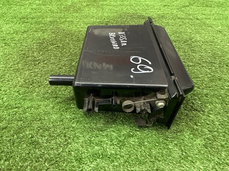 Ящик центральной консоли Nissan Bluebird Sylphy