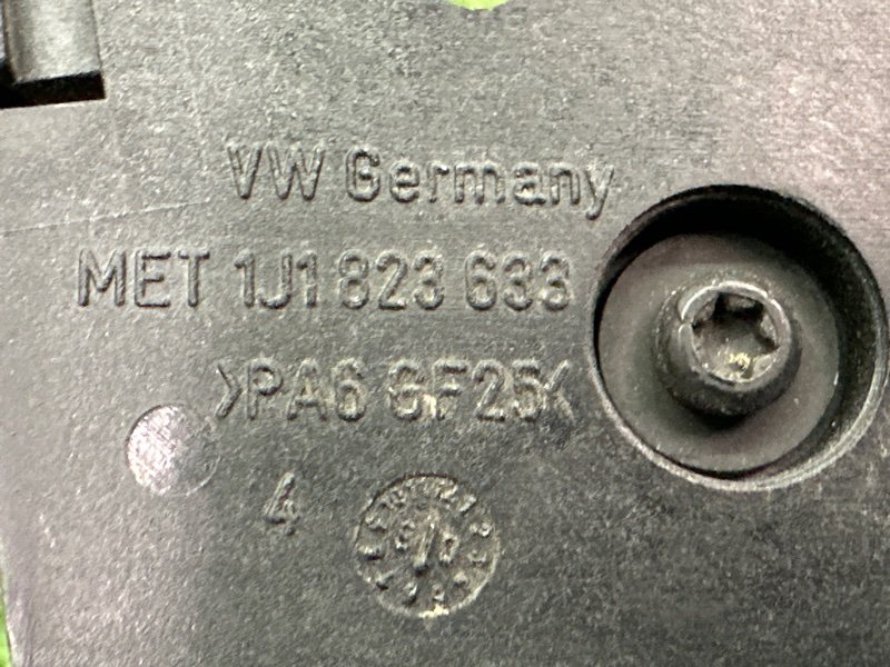 Ручка открывания капота Skoda Octavia A5