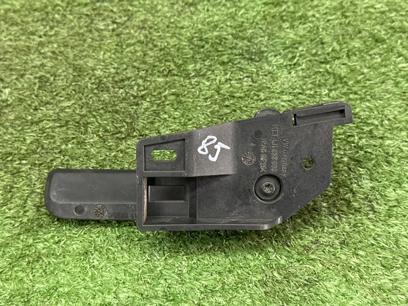 Ручка открывания капота Skoda Octavia A5