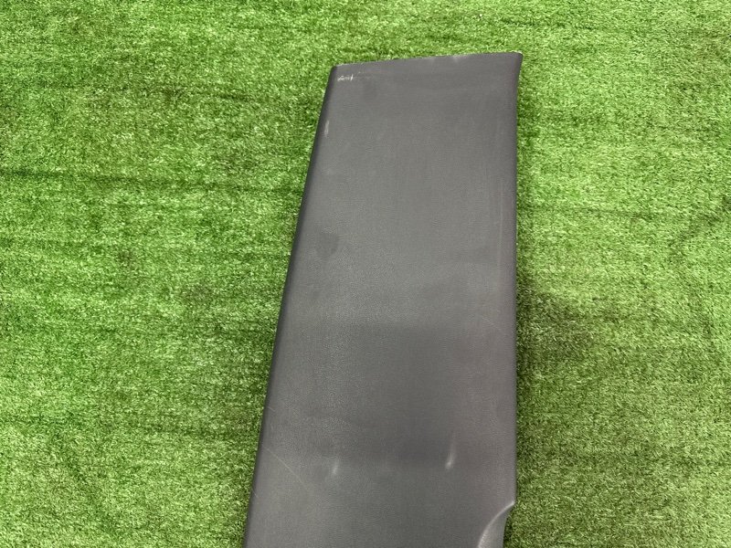 Накладка центральной стойки нижняя Skoda Octavia A5