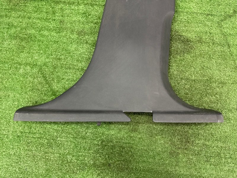 Накладка центральной стойки нижняя Skoda Octavia A5