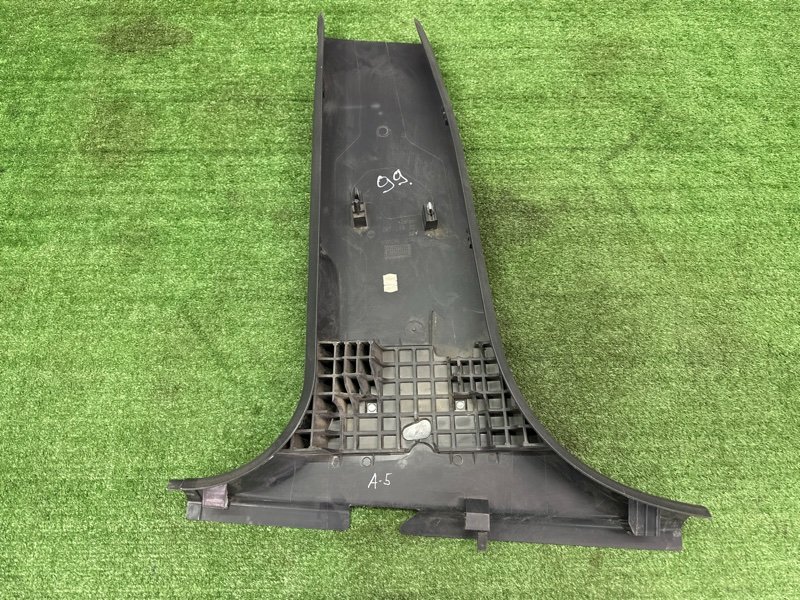 Накладка центральной стойки нижняя Skoda Octavia A5