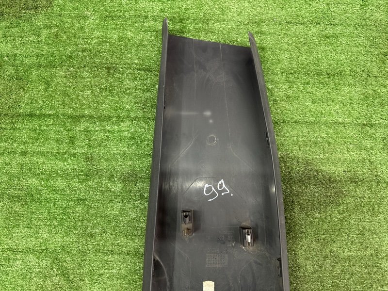 Накладка центральной стойки нижняя Skoda Octavia A5