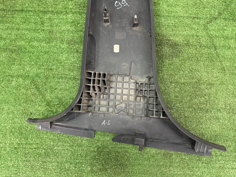 Накладка центральной стойки нижняя Skoda Octavia A5