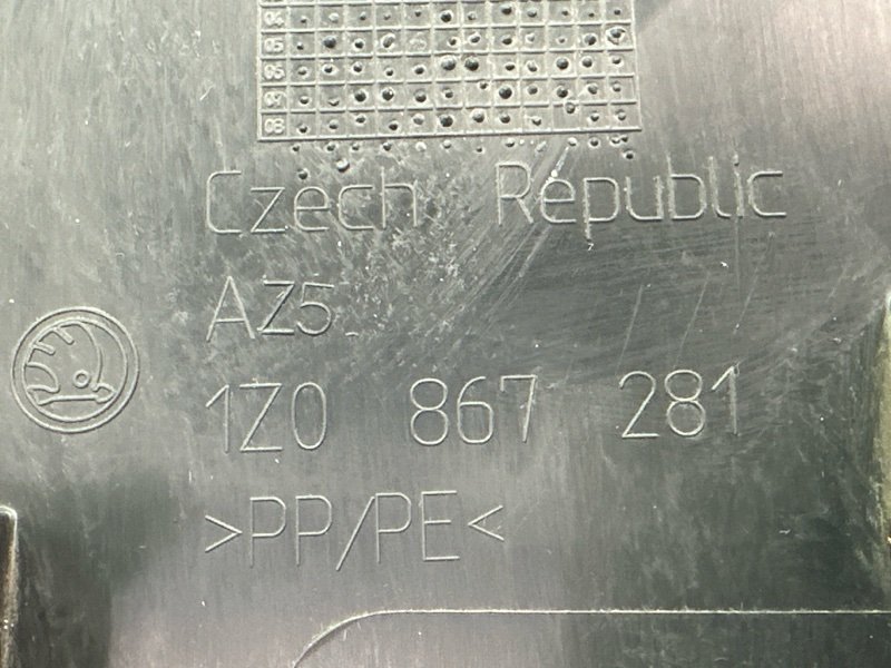 Накладка центральной стойки нижняя Skoda Octavia A5