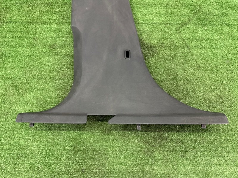 Накладка центральной стойки нижняя Skoda Octavia A5