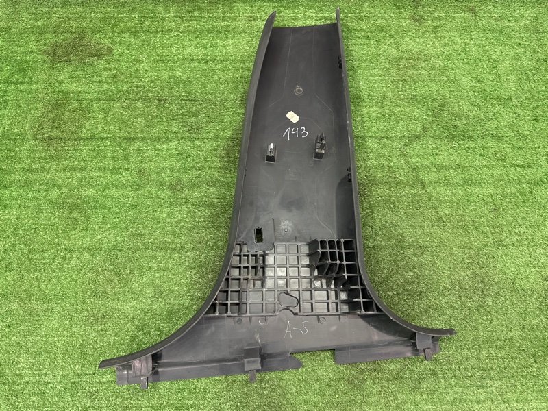 Накладка центральной стойки нижняя Skoda Octavia A5