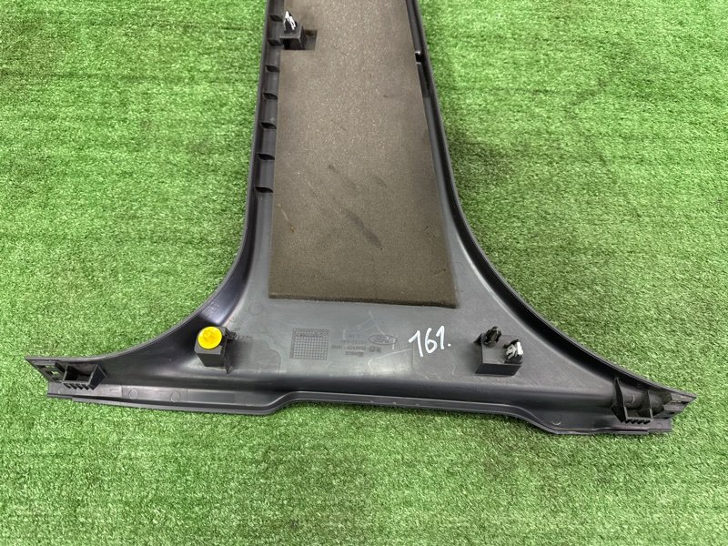 Накладка центральной стойки нижняя Ford Focus 3