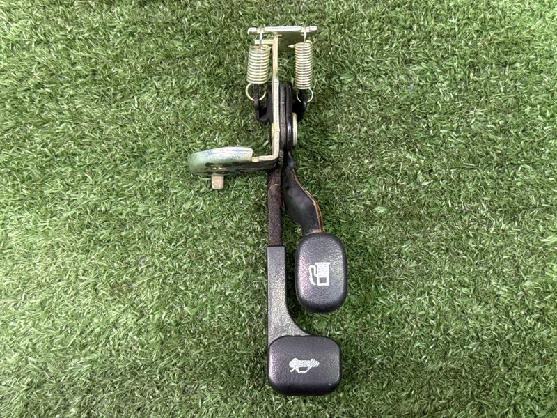 Ручка открывания бензобака и багажника Hyundai Solaris 1 2013 RB