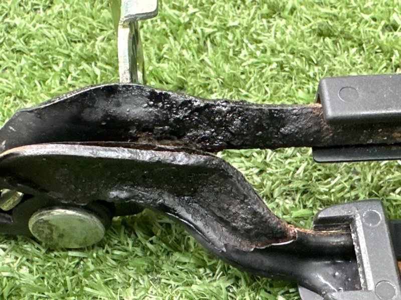 Ручка открывания бензобака и багажника Hyundai Solaris 1 2013 RB